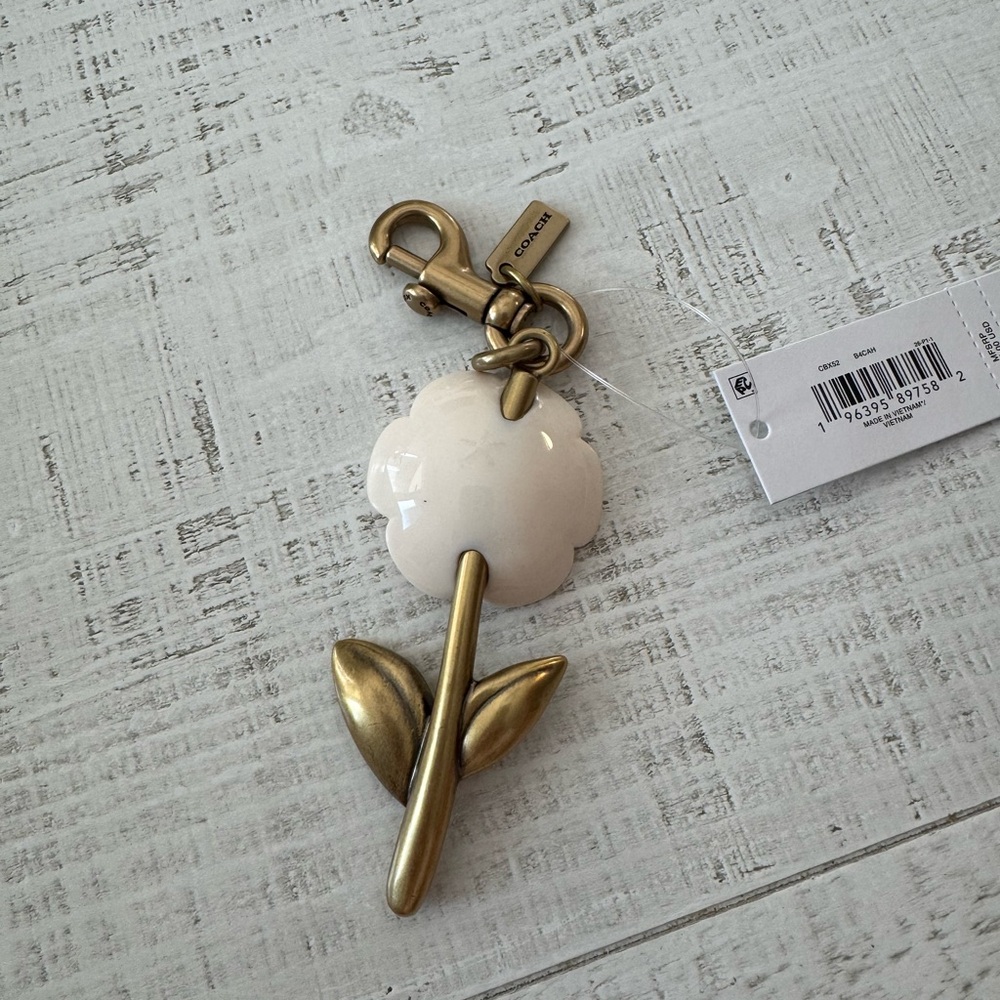 Coach Cream and Gold Flower Key Holder - Picture 4 of 5